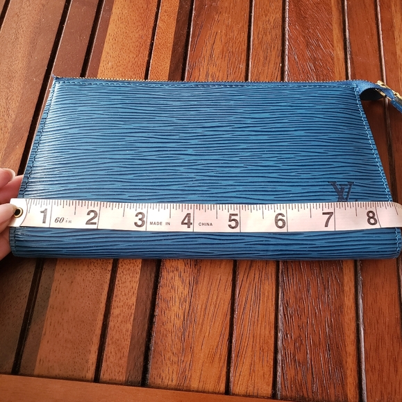 Authentic pre-owned Louis Vuitton Epi Wrislet - Picture 8 of 10